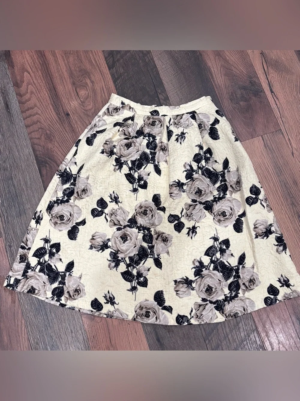 Topshop Yellow and Black Pleated A Line Skirt in size 6. Great condition!